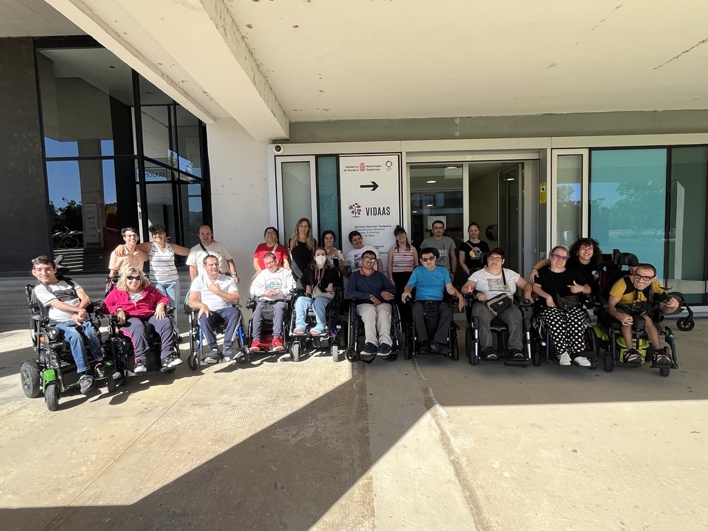 Centro VidAAs, a social innovation center promoted by the Directorate General of Planning, Coordination, Innovation and Evaluation of Public Policies of the Government of Navarra, welcomed a visit from ASPACE PRESS, an initiative promoted by ASPACE Navarra that encourages the active participation of people with cerebral palsy in communication and content creation. On this occasion, a group of 15 young people with cerebral palsy toured the center's facilities and learned about its innovation projects and the different technologies currently being developed and tested at VidAAs. 4 &nbsp; 5 The visit gave participants an insight into the work carried out at VidAAs as a space for social innovation, applied research and people-centred technological experimentation. During the tour, they learned about some of the projects currently underway, as well as the opportunities offered by new technologies to improve people's autonomy, participation and quality of life. 6 &nbsp; 7 One of the most special moments of the day was the active participation of the person responsible for reception and facilities support at Centro VidAAs. Before joining the center through the ASPACE Navarra Special Employment Center, they had been a member of ASPACE PRESS, meaning that their personal experience provided visitors with a particularly relatable and meaningful perspective. 8 &nbsp; 9 Their participation provided an opportunity to share their professional and personal journey, showing how initiatives focused on inclusion and skills development can open up new employment and social participation opportunities. 10 &nbsp; 11 At VidAAs, we would like to thank ASPACE Navarra and ASPACE PRESS for their interest in learning more about the center and sharing a day of exchange, learning and community. Visits like this help reinforce one of the fundamental principles that inspires the work of VidAAs: placing people at the heart of innovation and building technological and social solutions by always involving those who will be their true protagonists.